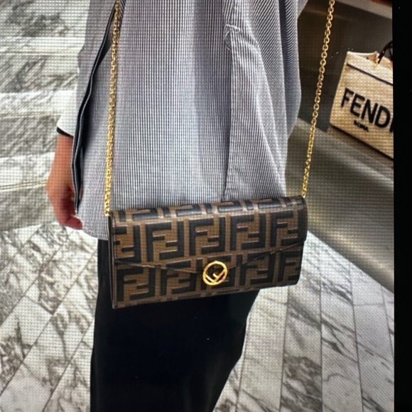 Authentic Fendi Continental wallet - Picture 7 of 11